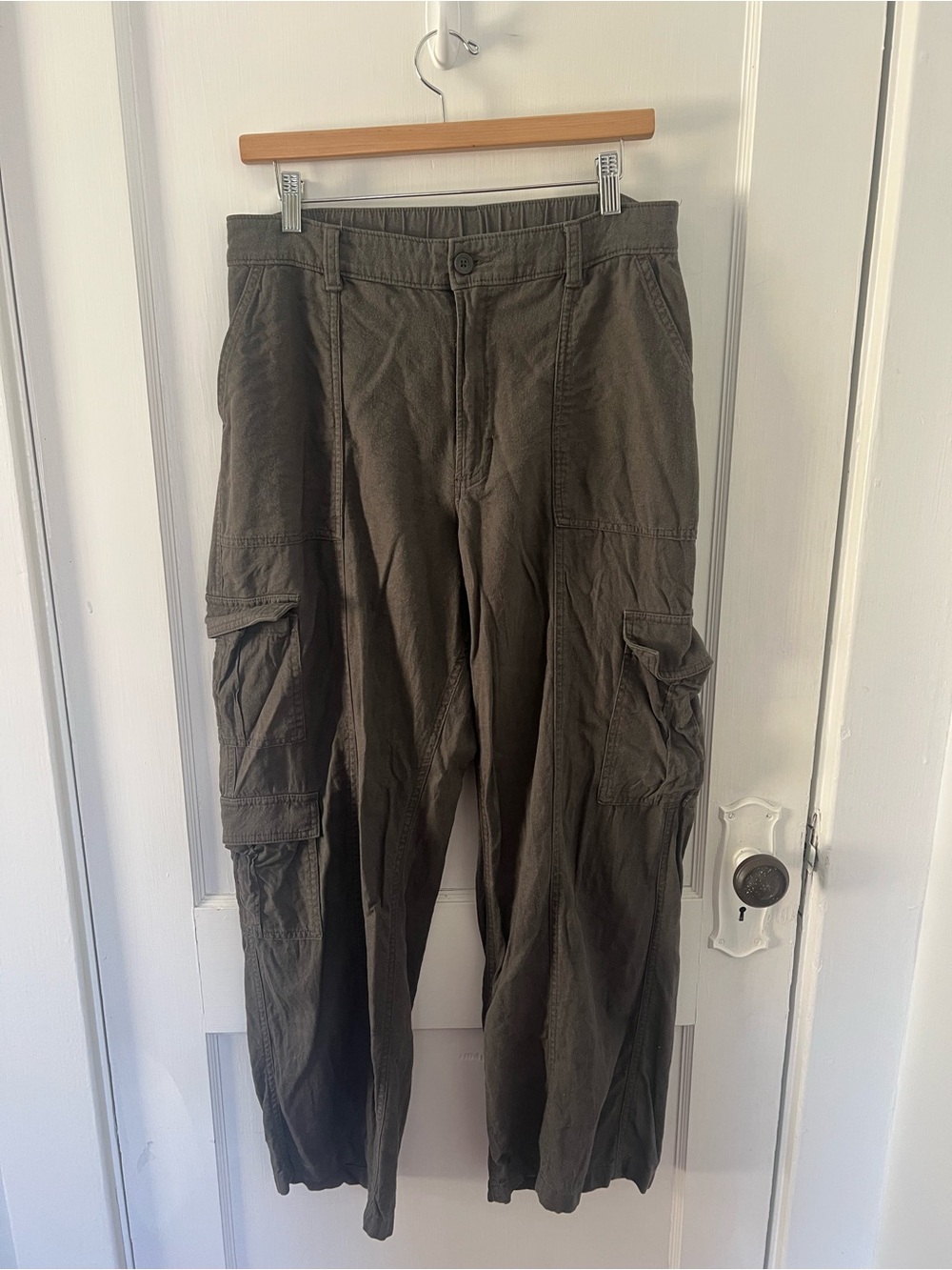 Hollister - Linen Ultra-High Rise Cargo Pants - Grey
